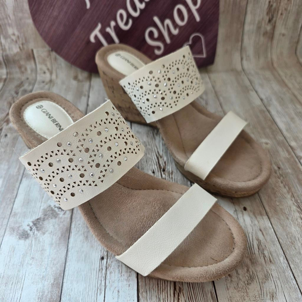Women's Giani Bernini Beige Wedge Sandals size 7